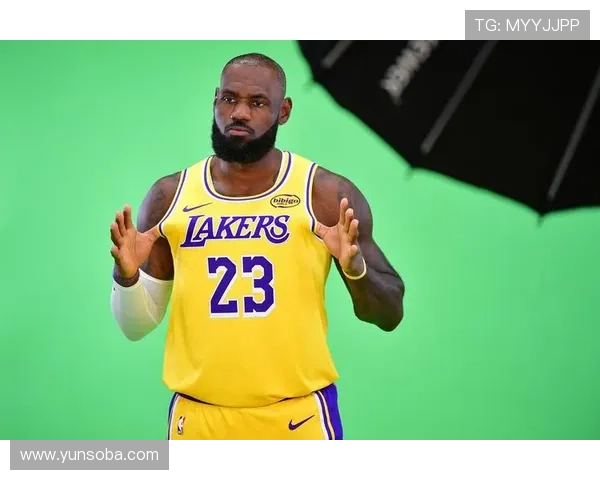 背靠背46+7三分 LBJ迎里程碑拥抱流言